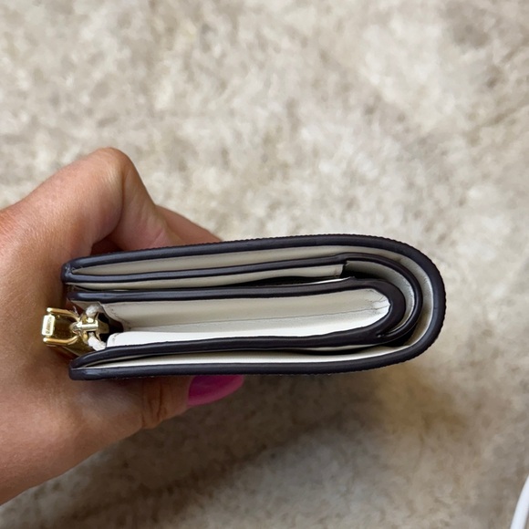 NWT Kate Spade Charming Daisy Medium Compact Blue and White Wallet - Picture 7 of 9